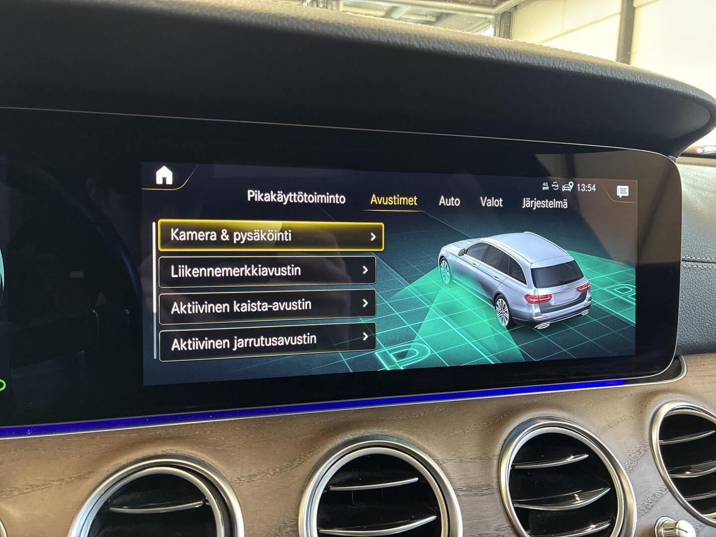 MERCEDES-BENZ E 2023