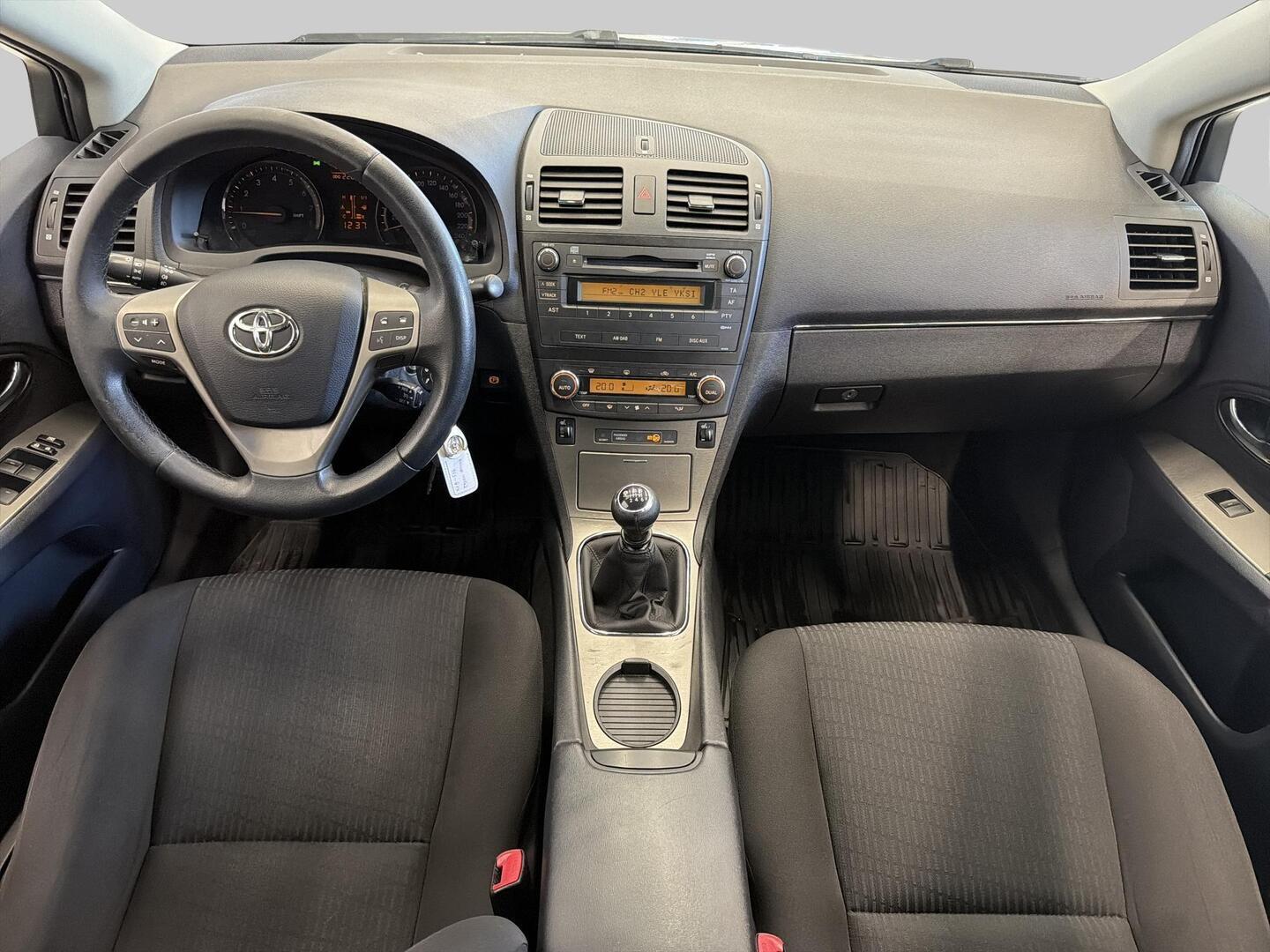 TOYOTA Avensis 2010