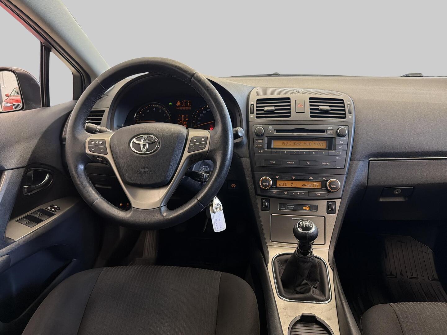 TOYOTA Avensis 2010