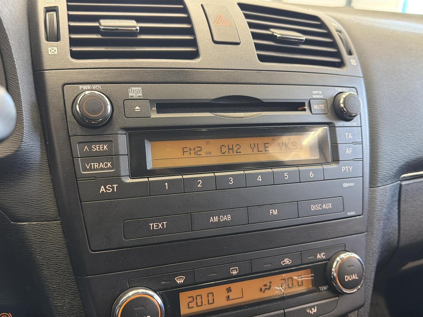 TOYOTA Avensis 2010