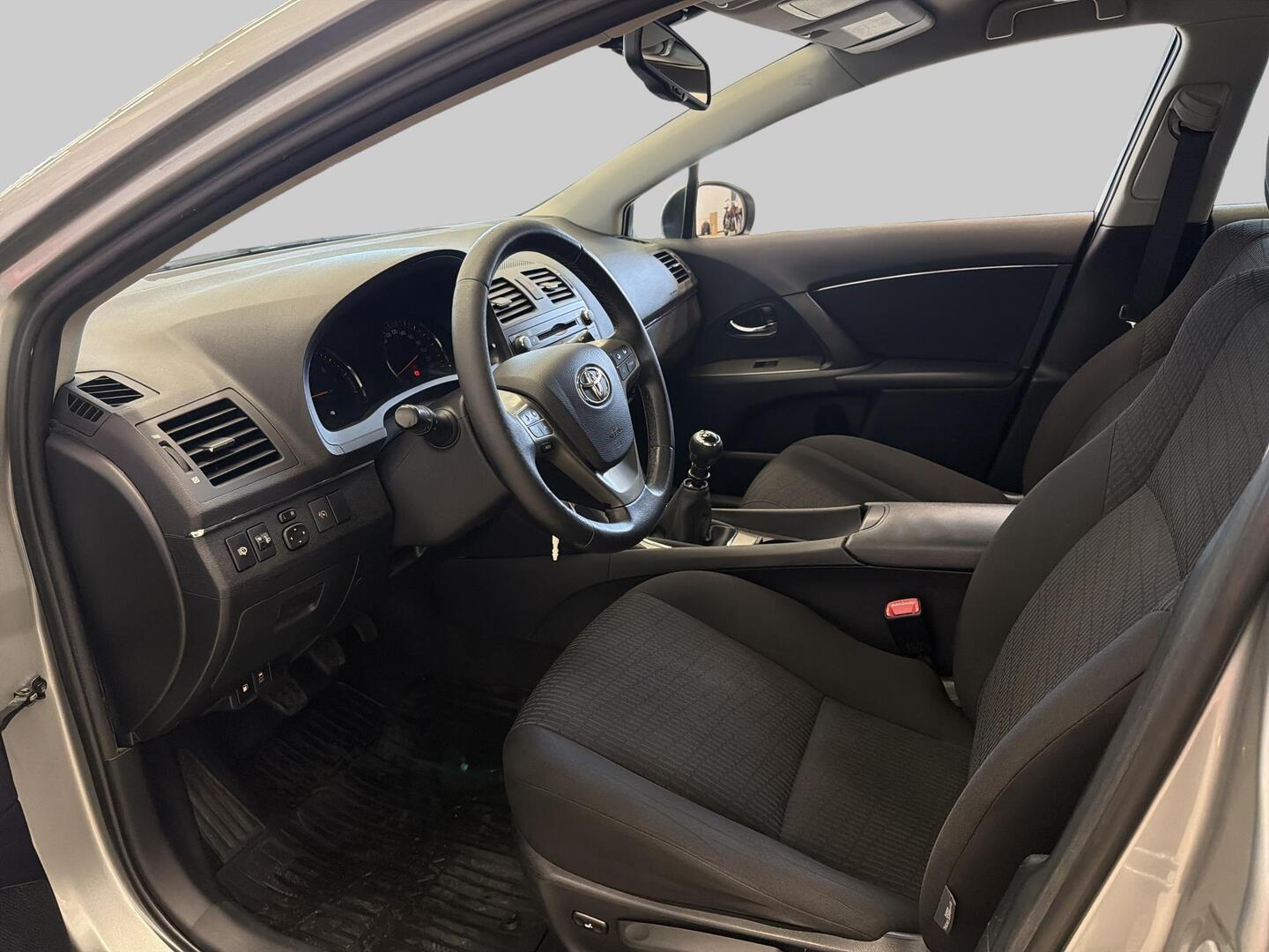 TOYOTA Avensis 2010