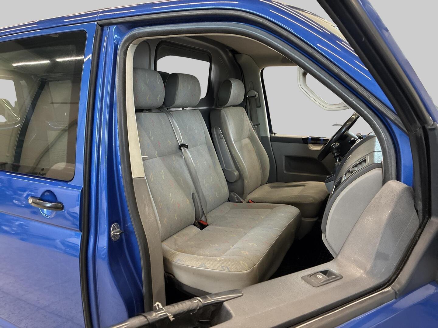 VOLKSWAGEN Transporter 2004