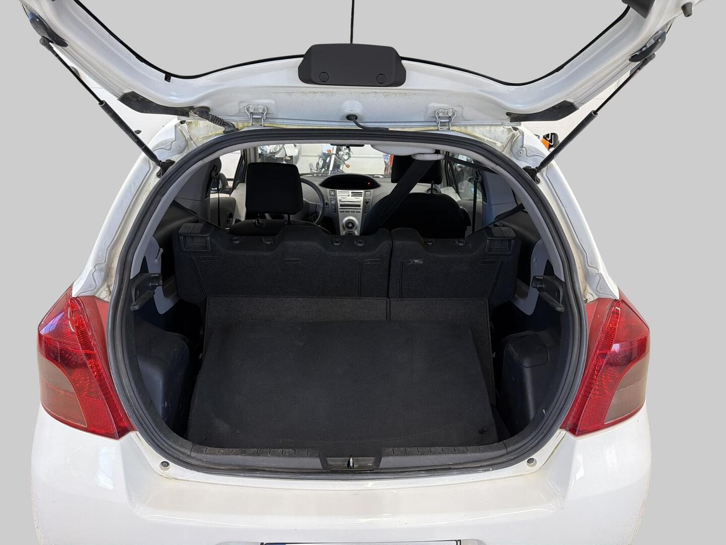 TOYOTA Yaris 2006