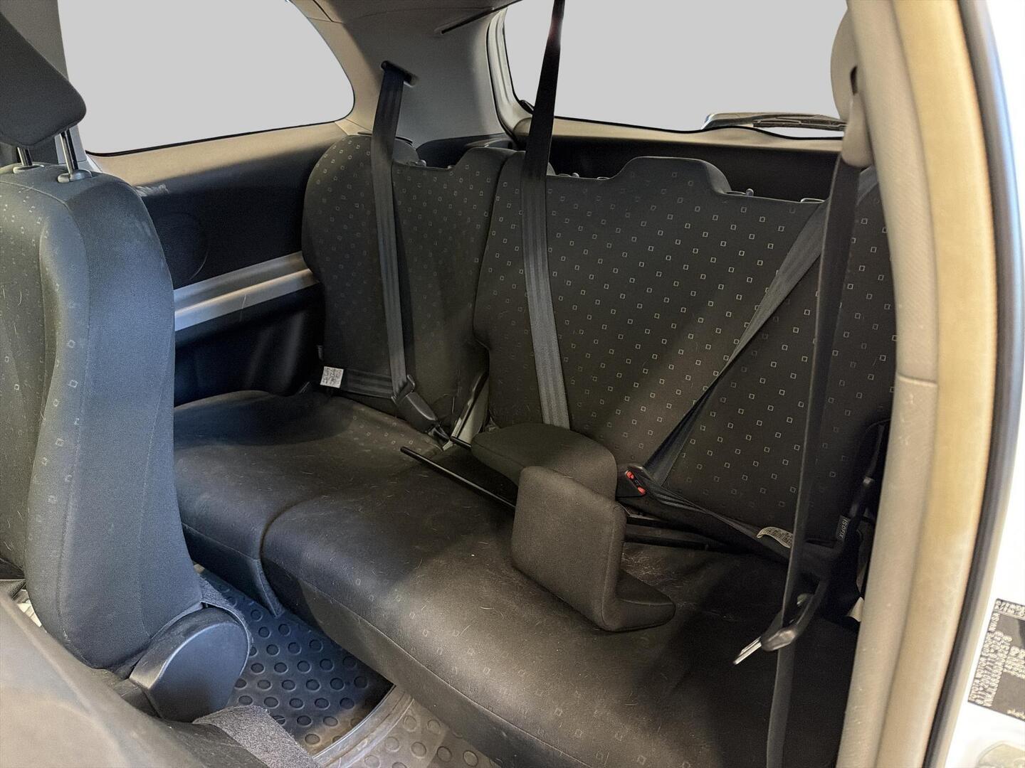 TOYOTA Yaris 2006