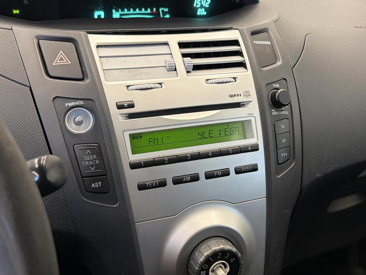 TOYOTA Yaris 2006