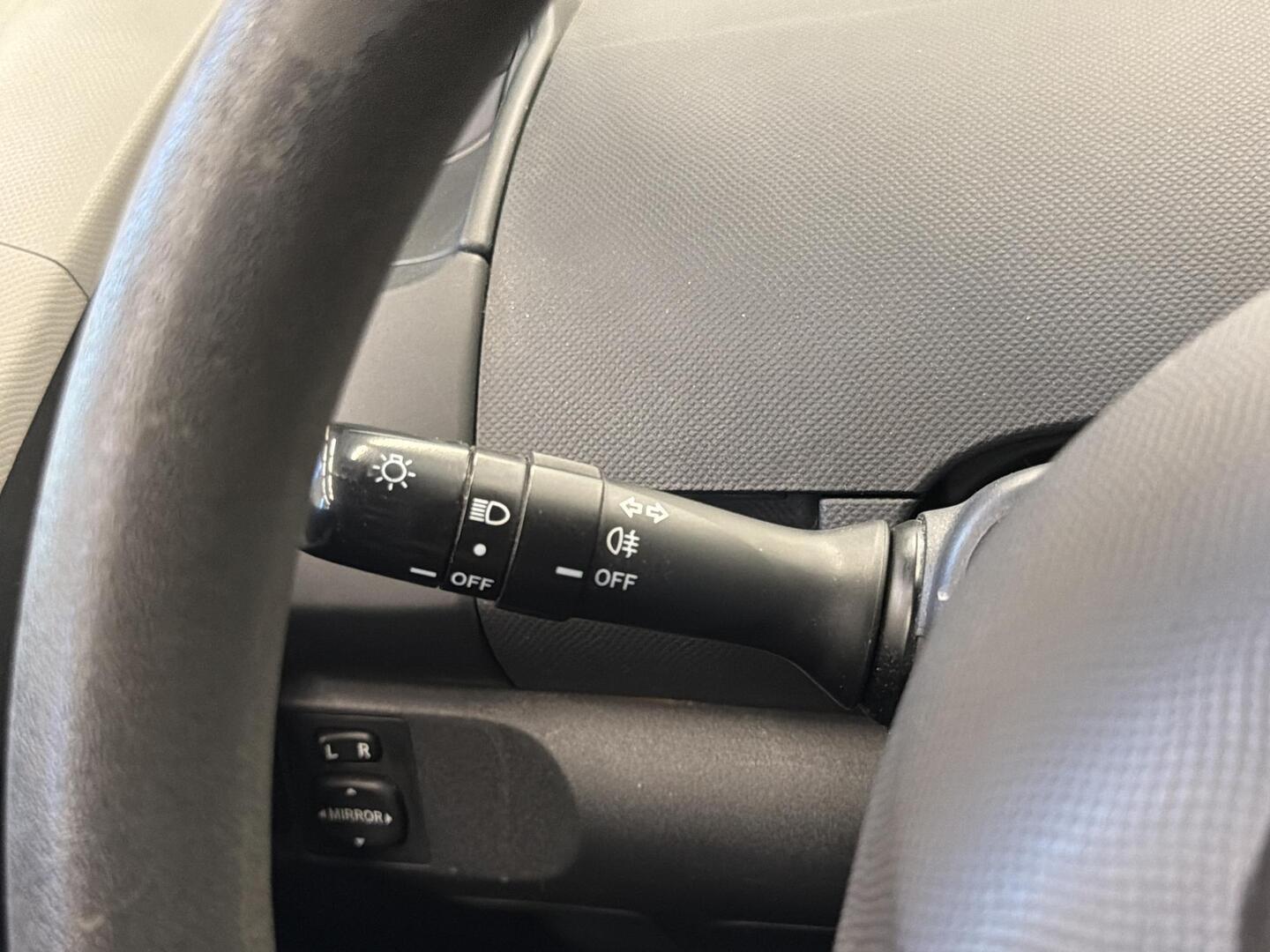 TOYOTA Yaris 2006