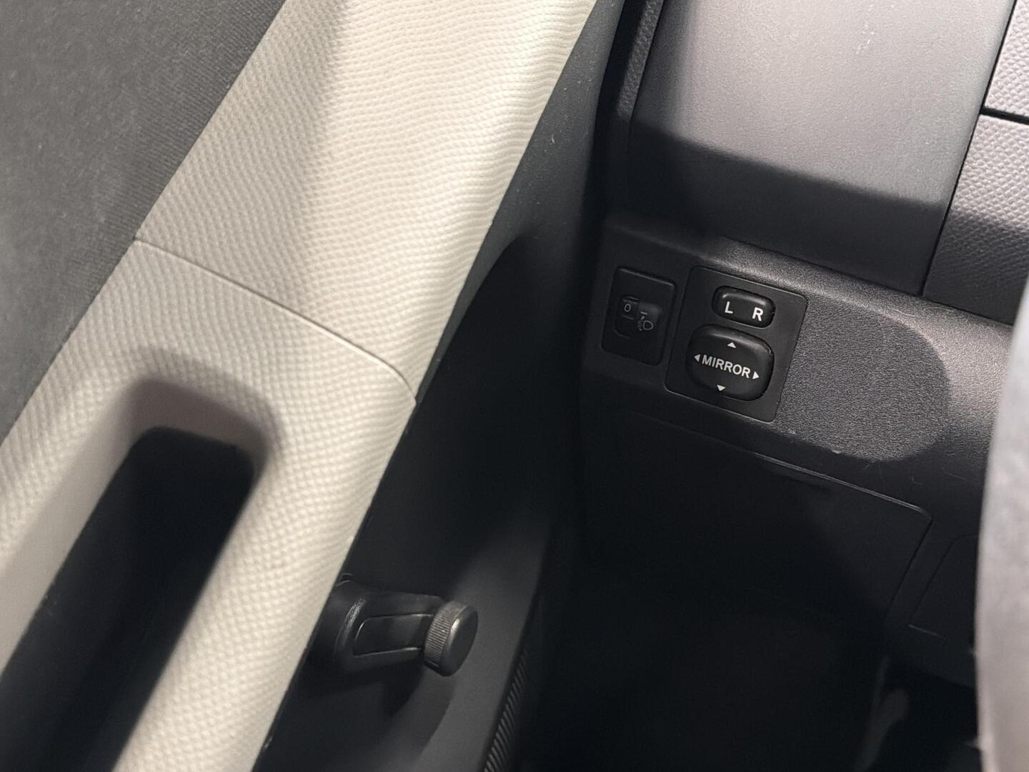 TOYOTA Yaris 2006