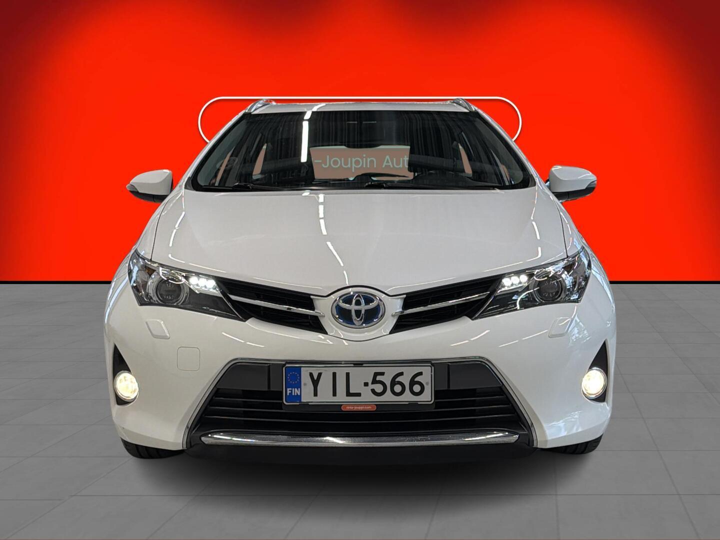 TOYOTA Auris 2013