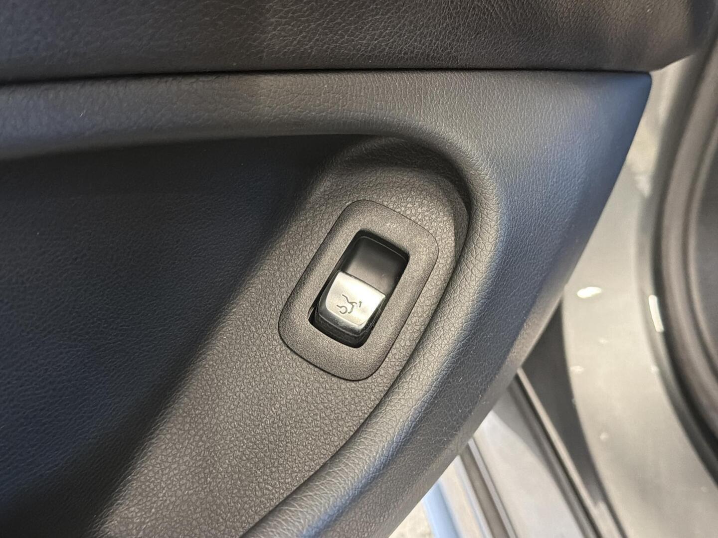 MERCEDES-BENZ C 2016