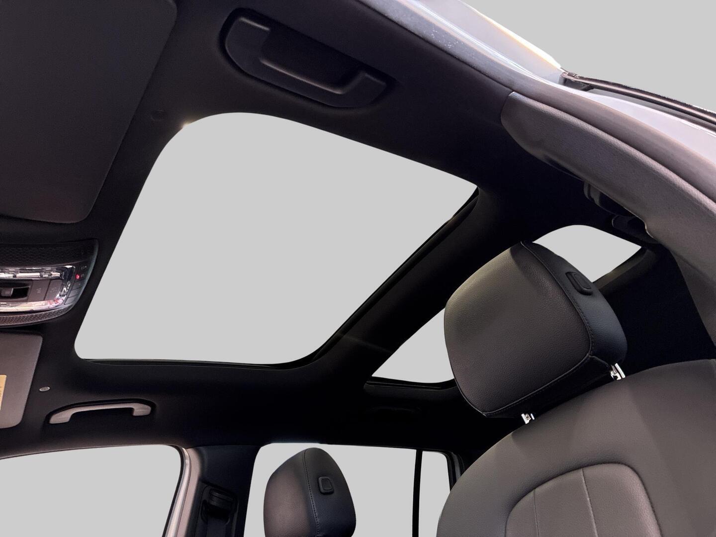 MERCEDES-BENZ EQB 2023