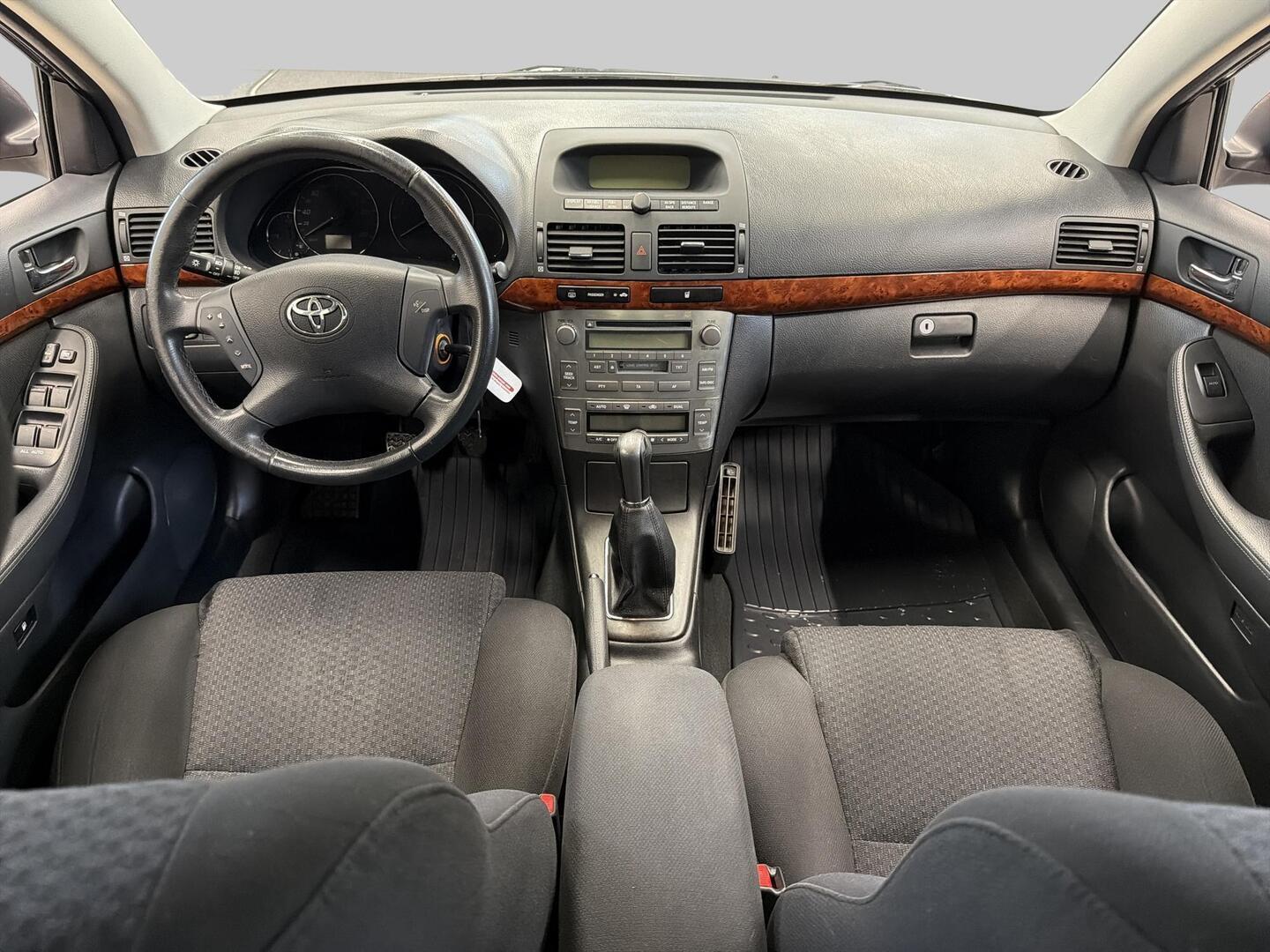 TOYOTA Avensis 2005