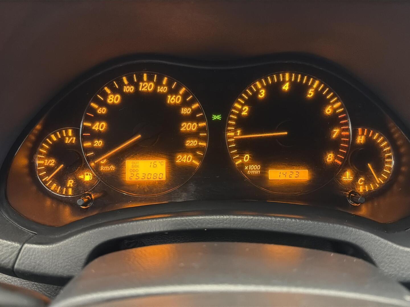 TOYOTA Avensis 2005