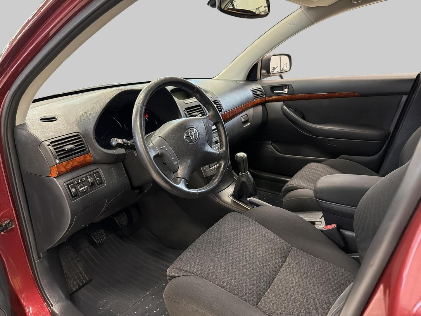 TOYOTA Avensis 2005