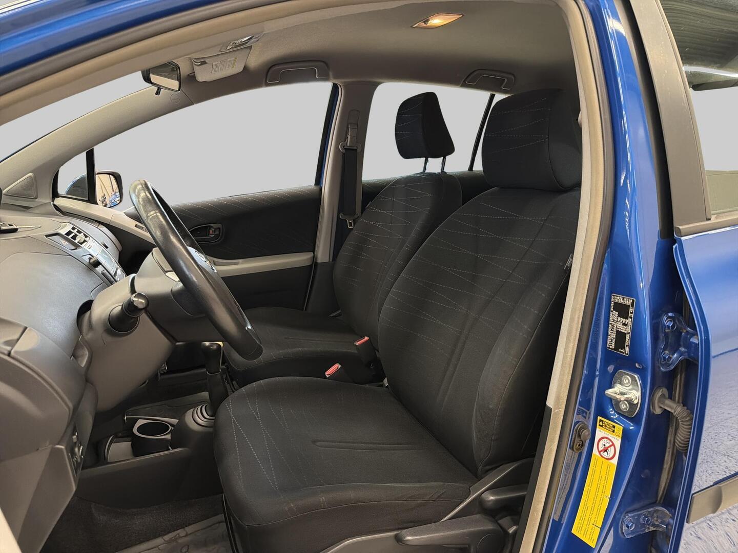 TOYOTA Yaris 2006