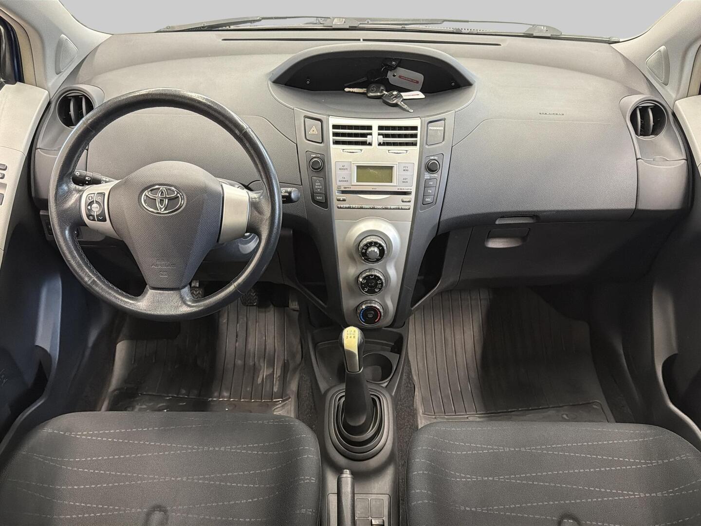 TOYOTA Yaris 2006