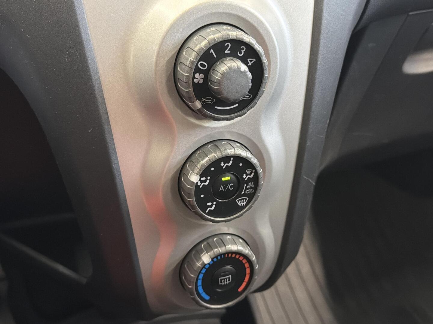 TOYOTA Yaris 2006