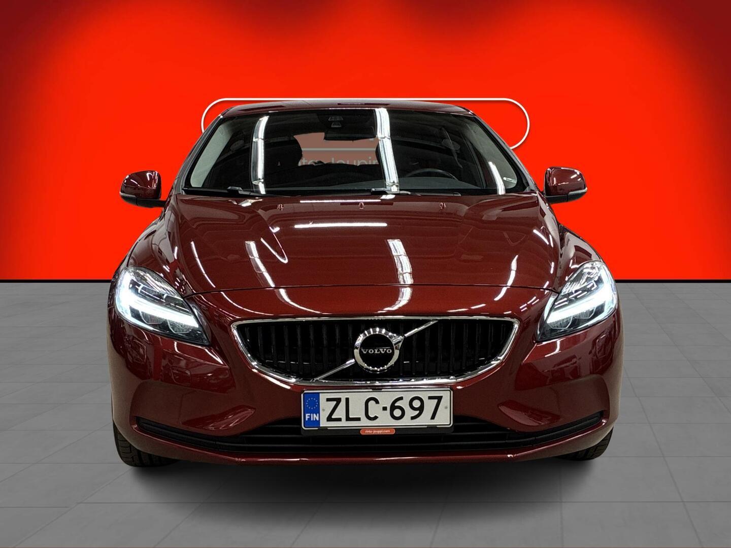 VOLVO V40 2017