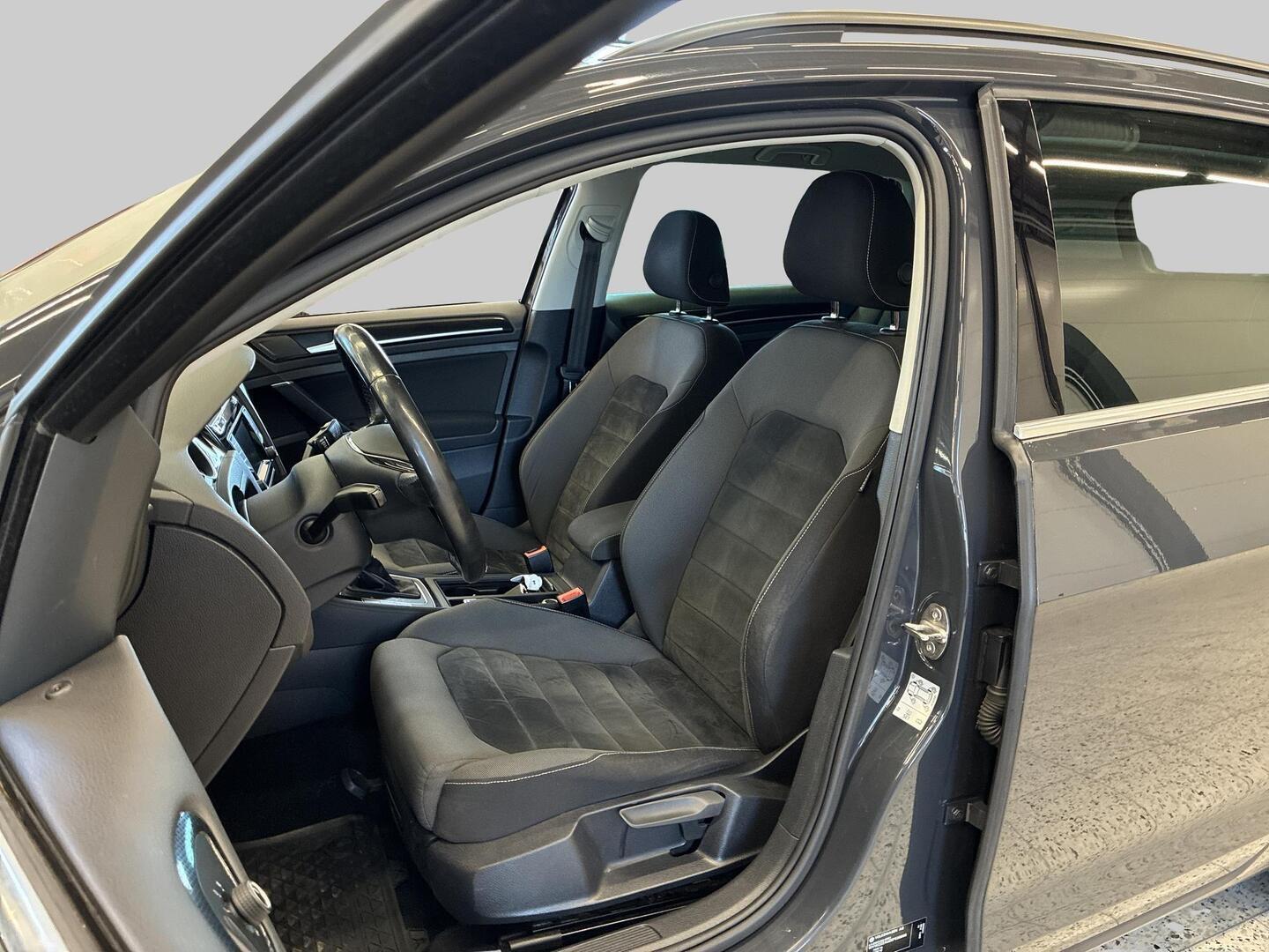 VOLKSWAGEN Golf 2014
