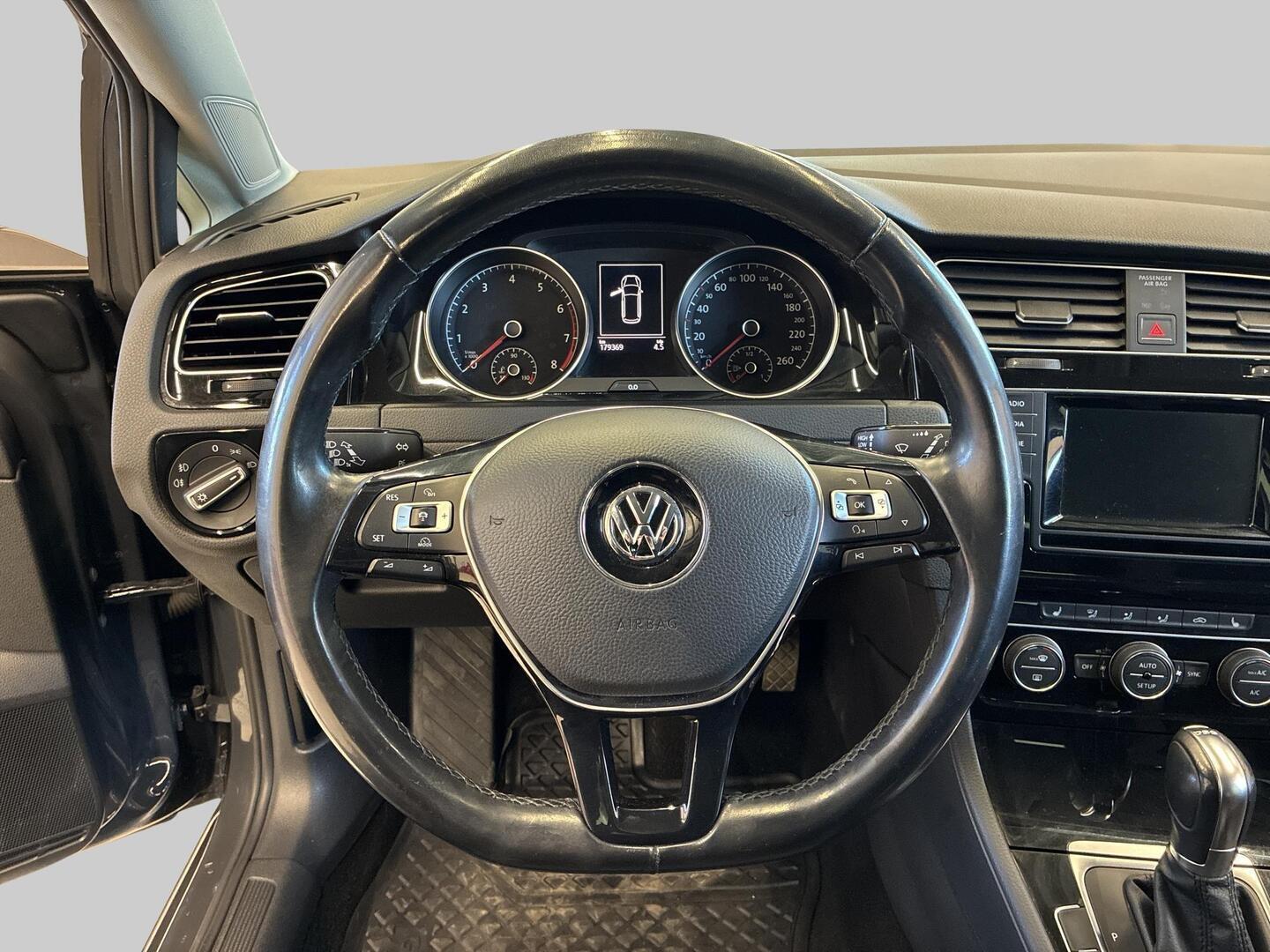 VOLKSWAGEN Golf 2014
