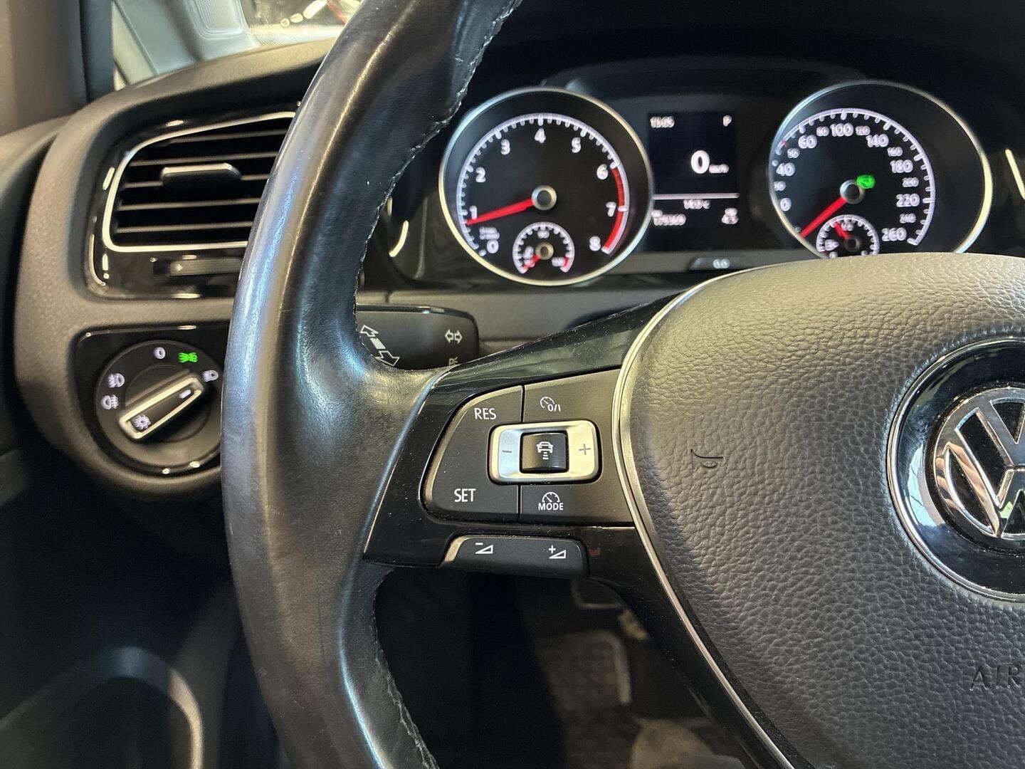 VOLKSWAGEN Golf 2014
