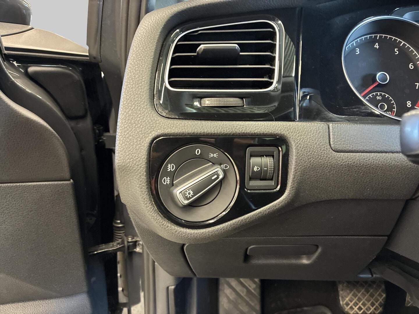 VOLKSWAGEN Golf 2014