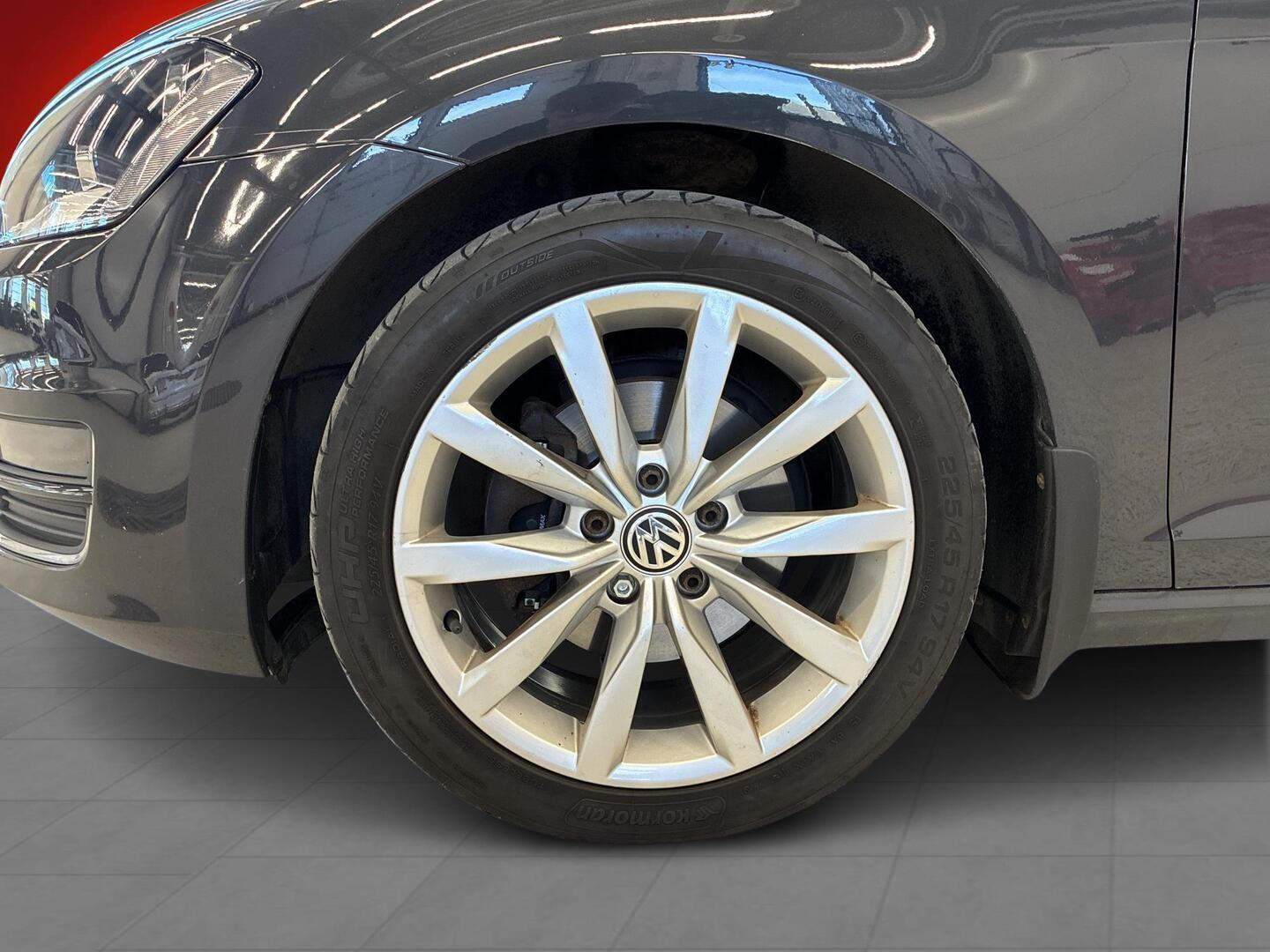 VOLKSWAGEN Golf 2014