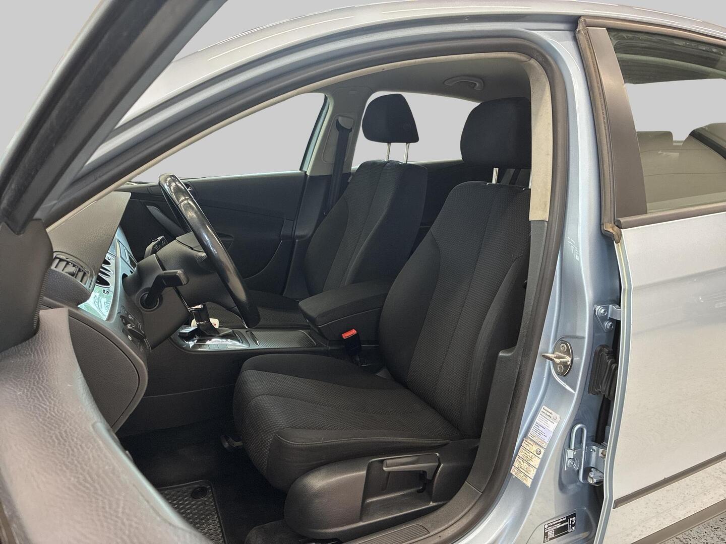 VOLKSWAGEN Passat 2008