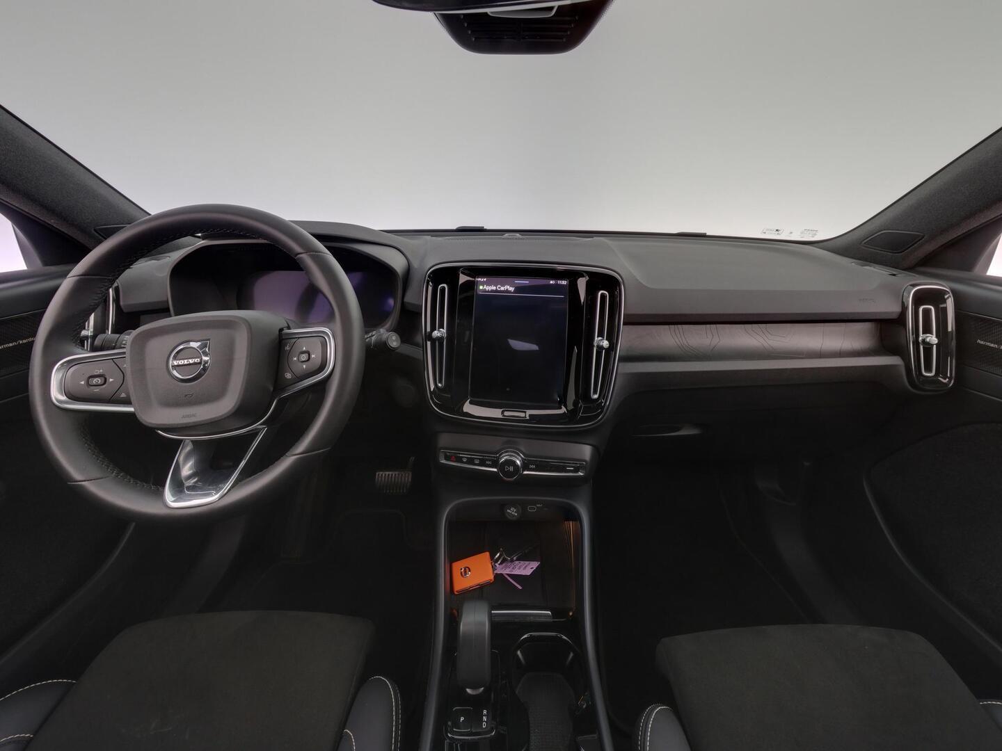 VOLVO XC40 2023