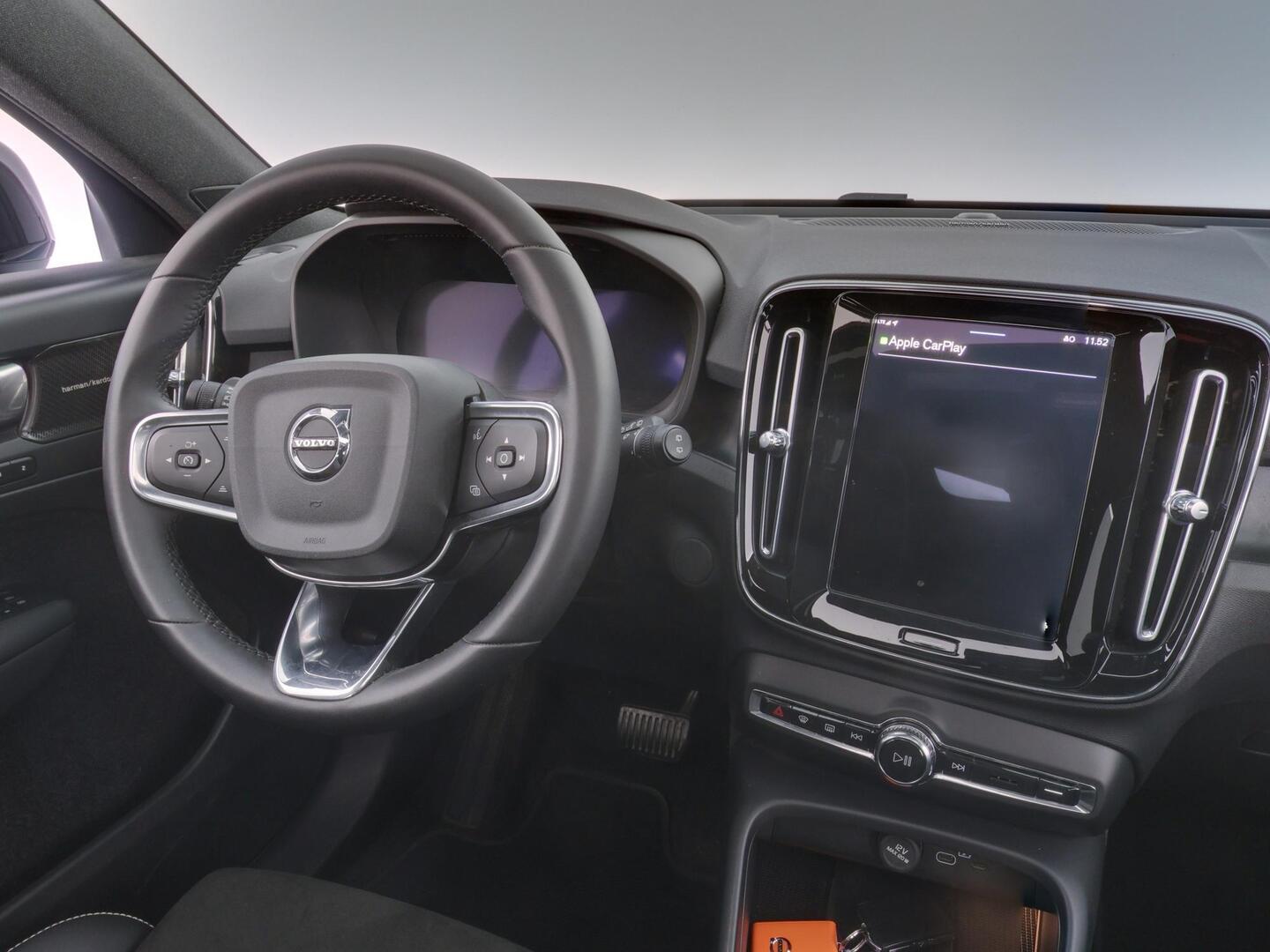 VOLVO XC40 2023