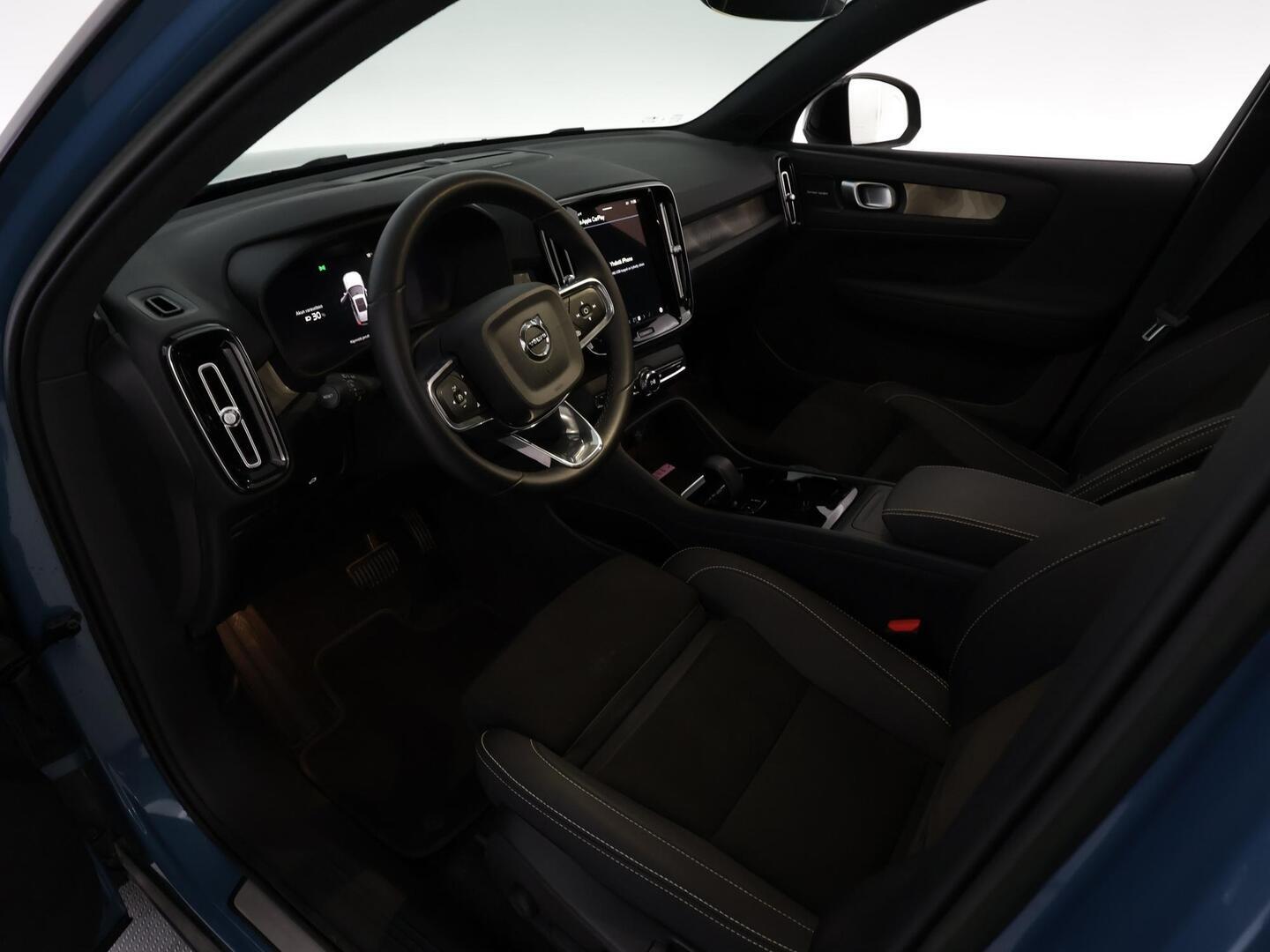 VOLVO XC40 2023
