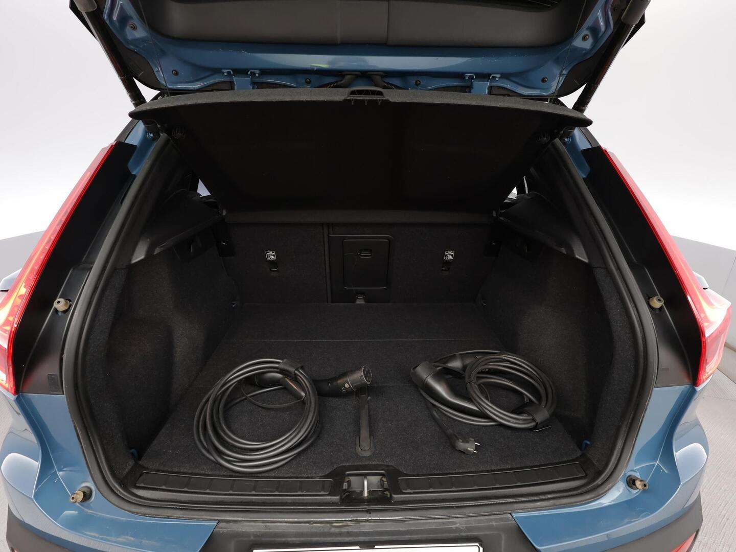 VOLVO XC40 2023