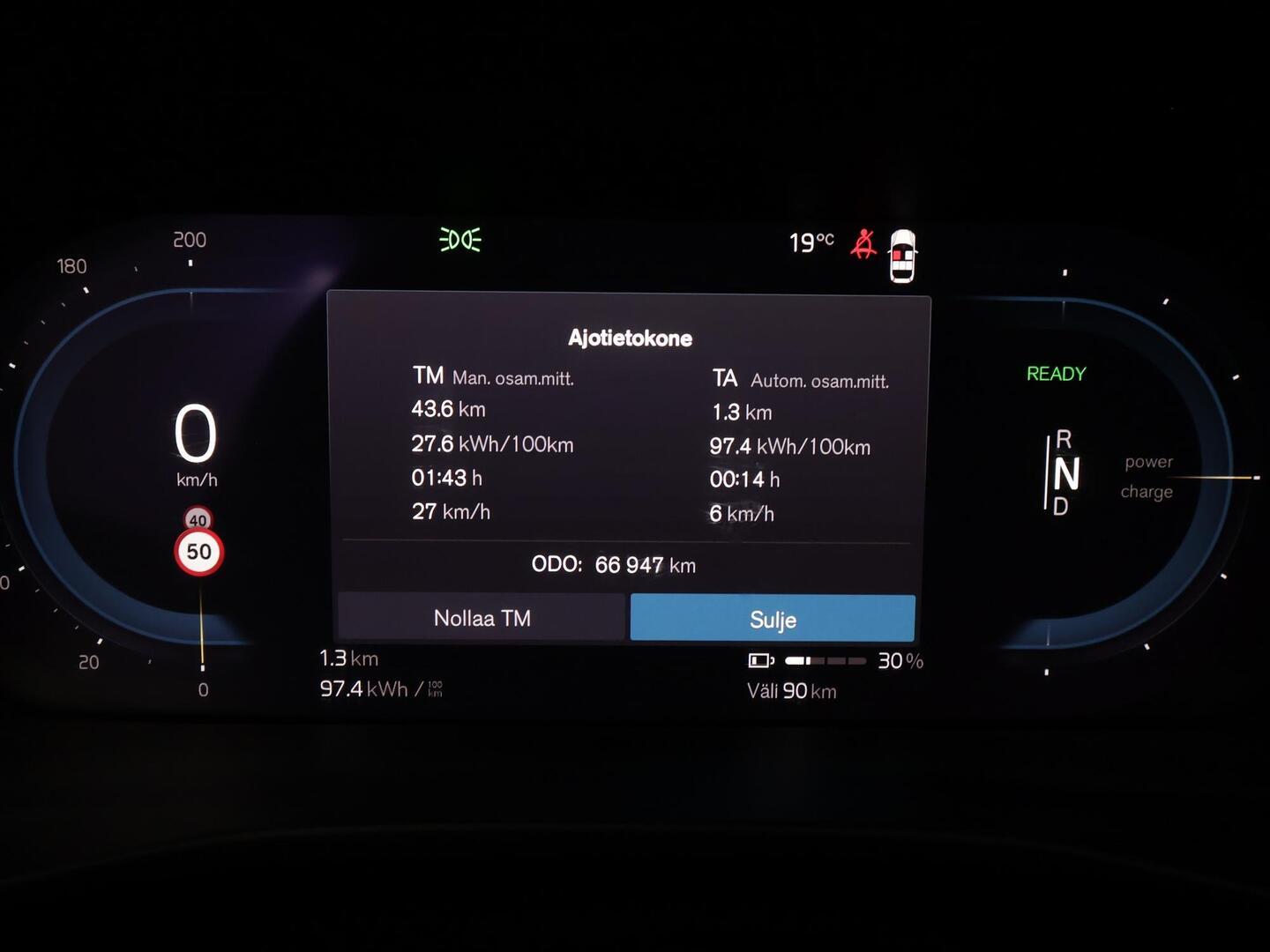 VOLVO XC40 2023