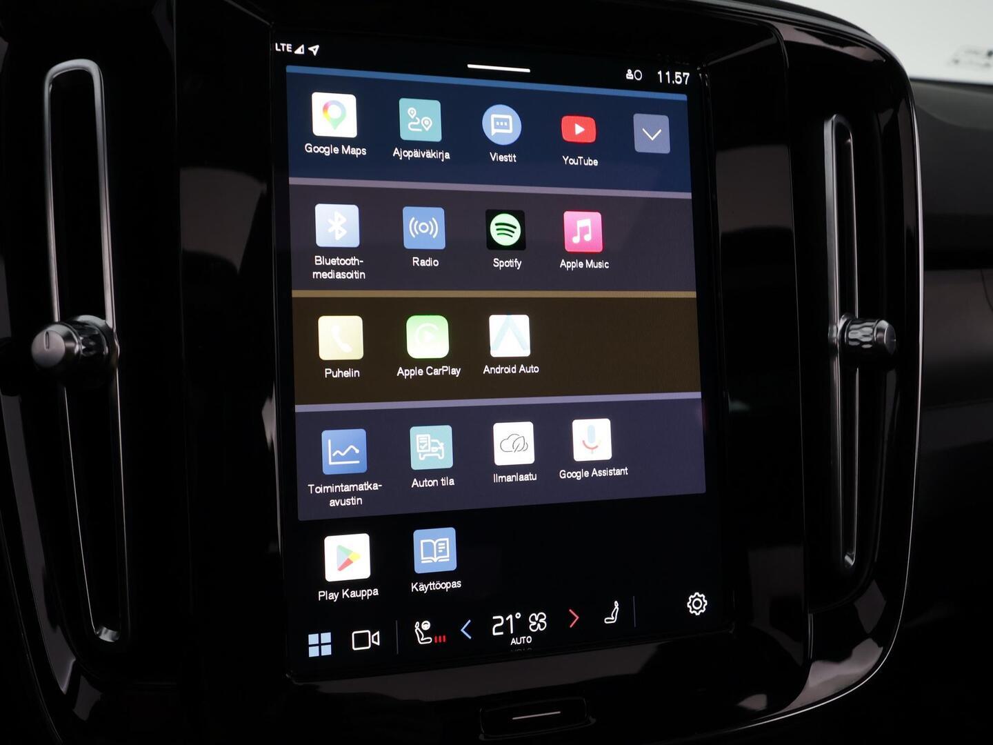 VOLVO XC40 2023