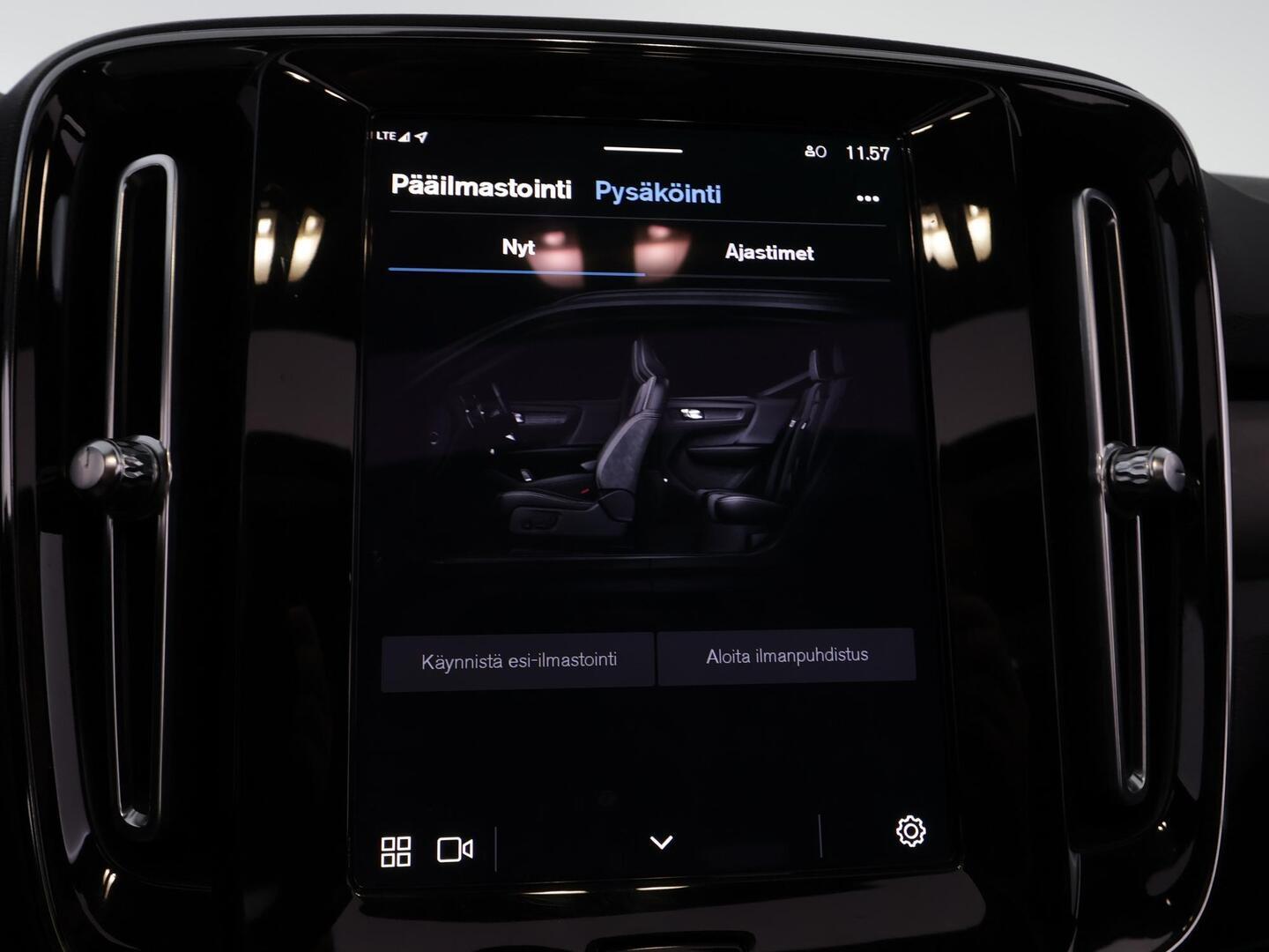 VOLVO XC40 2023