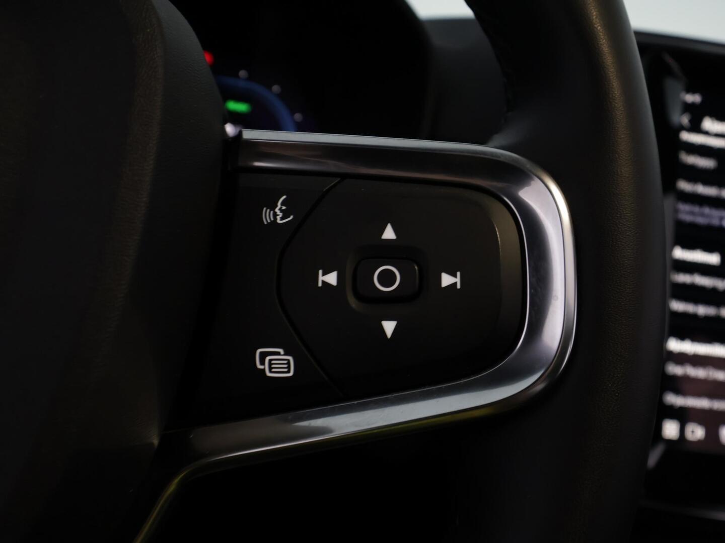 VOLVO XC40 2023