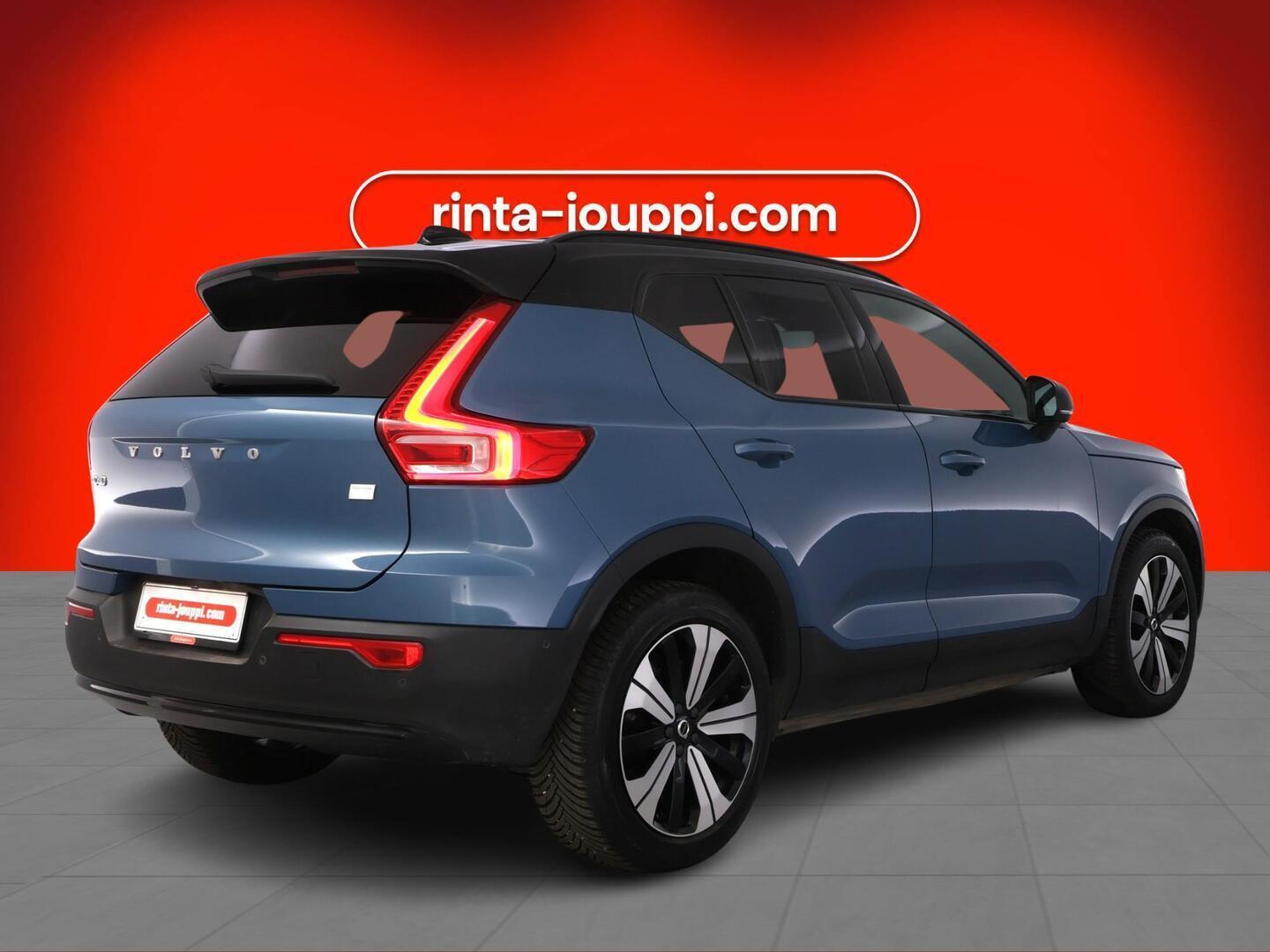 VOLVO XC40 2023