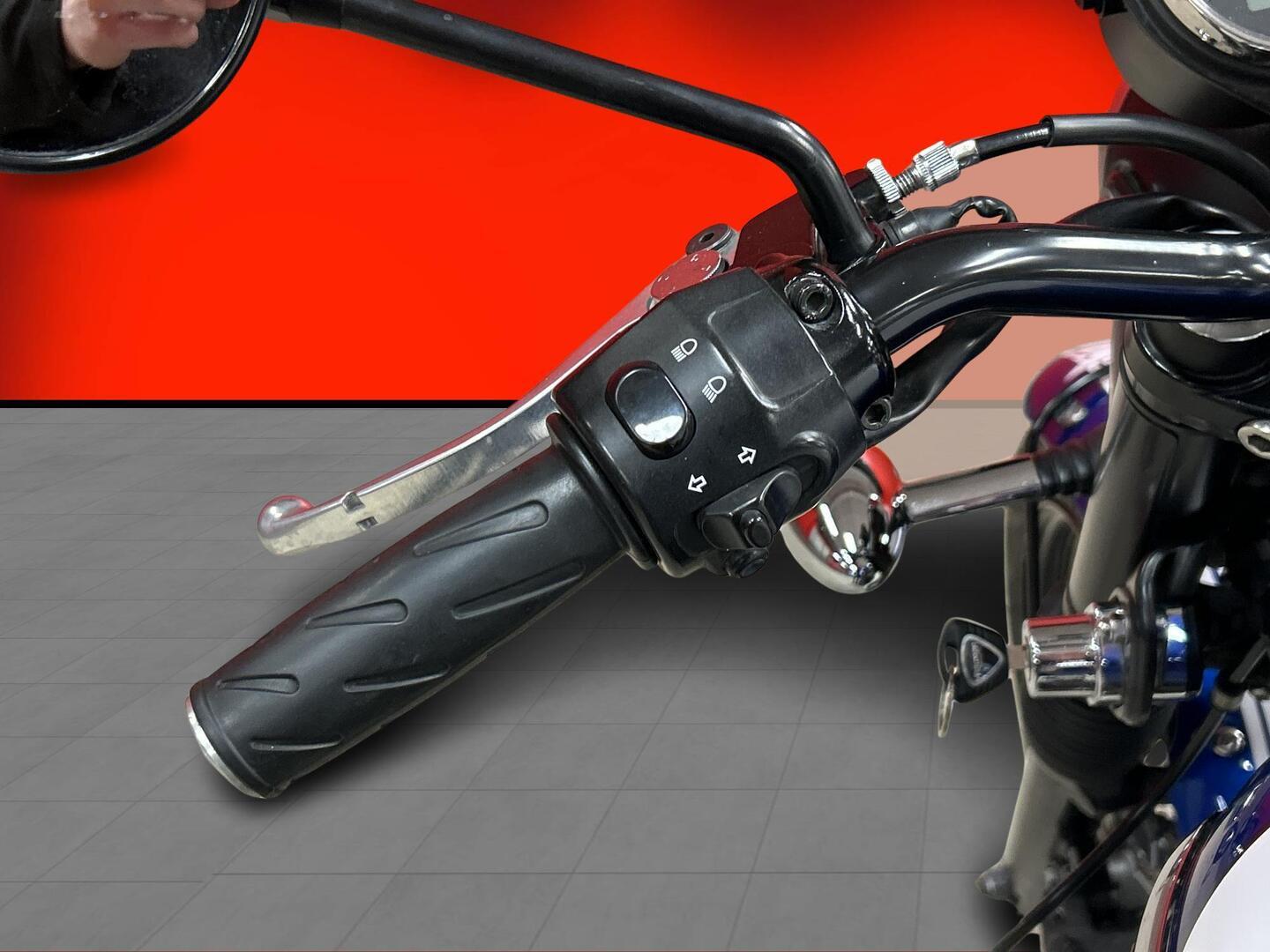 TRIUMPH BONNEVILLE 2015