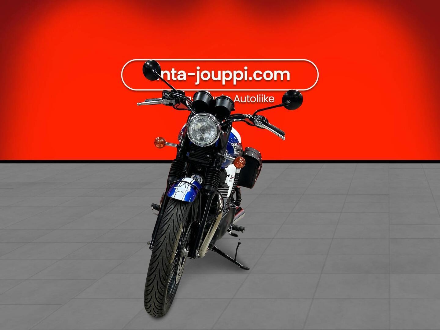 TRIUMPH BONNEVILLE 2015