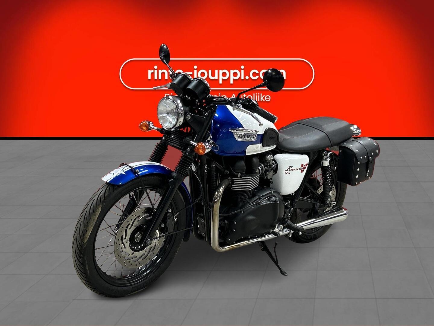 TRIUMPH BONNEVILLE 2015