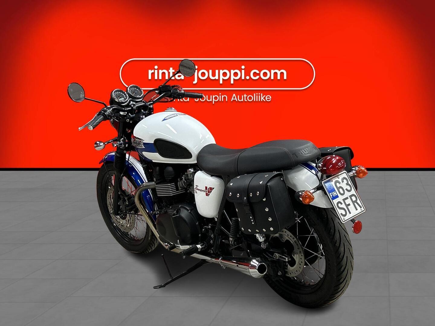 TRIUMPH BONNEVILLE 2015