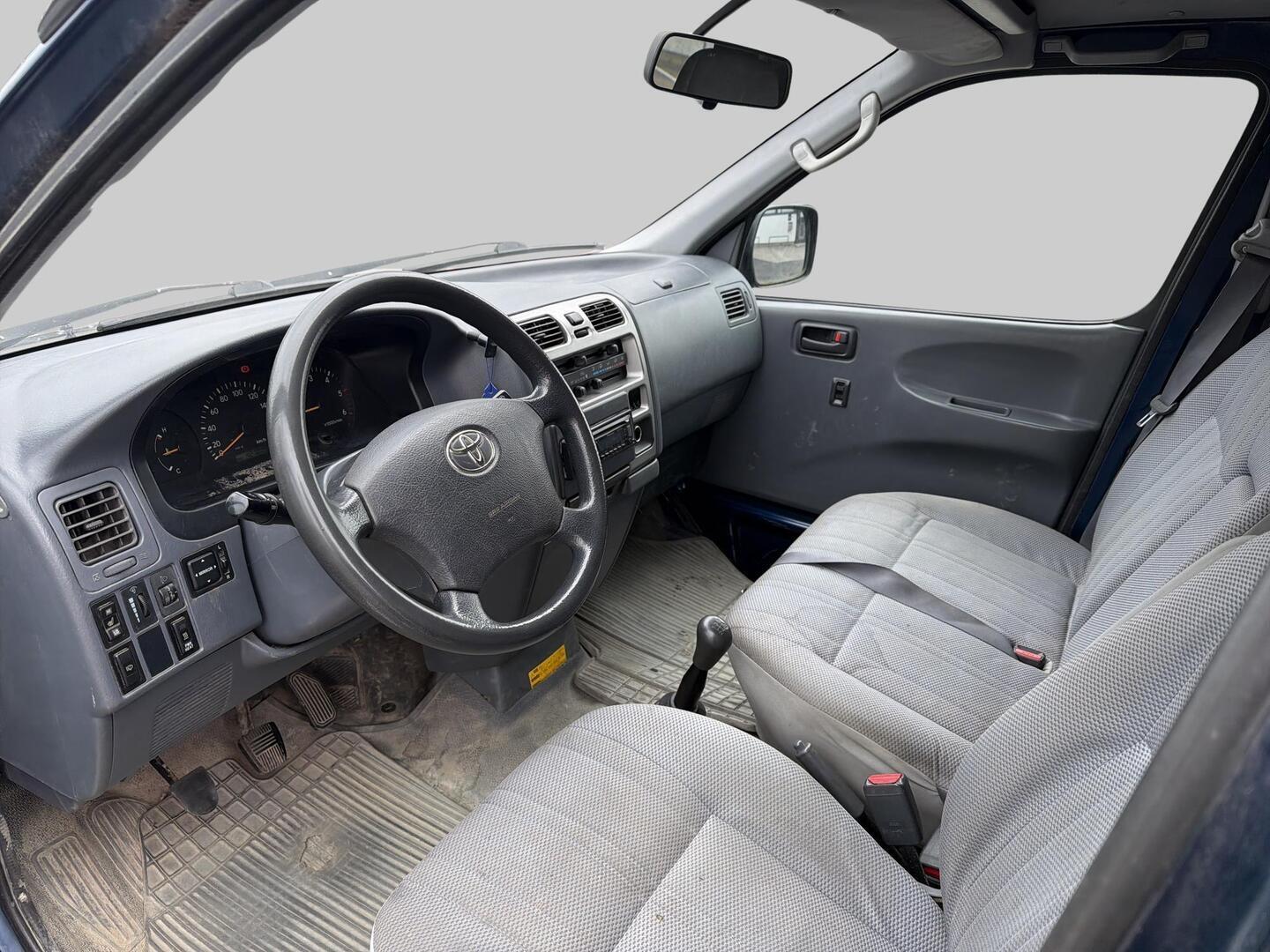 TOYOTA Hiace 2009