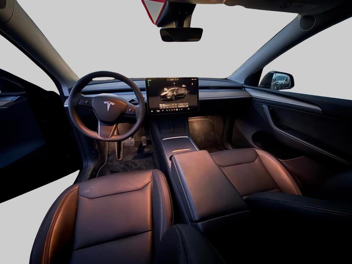 TESLA MODEL Y 2024