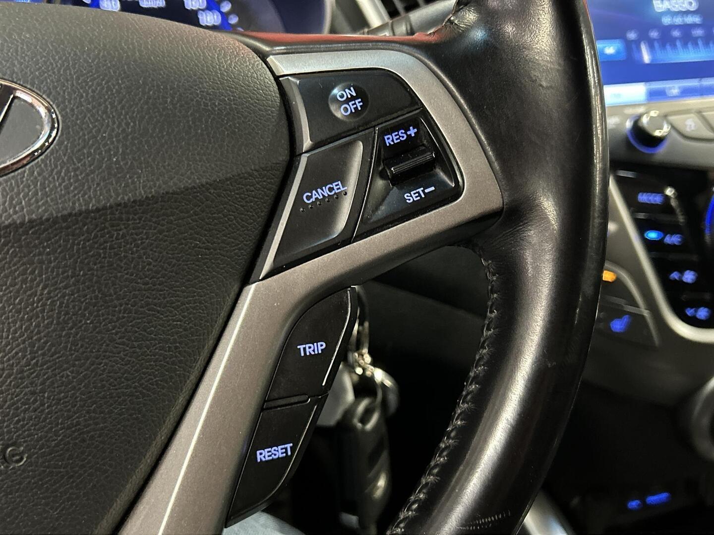 HYUNDAI Veloster 2012