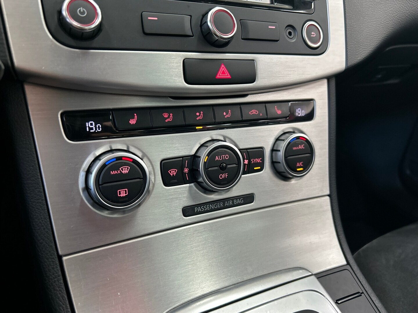 VOLKSWAGEN Passat 2014