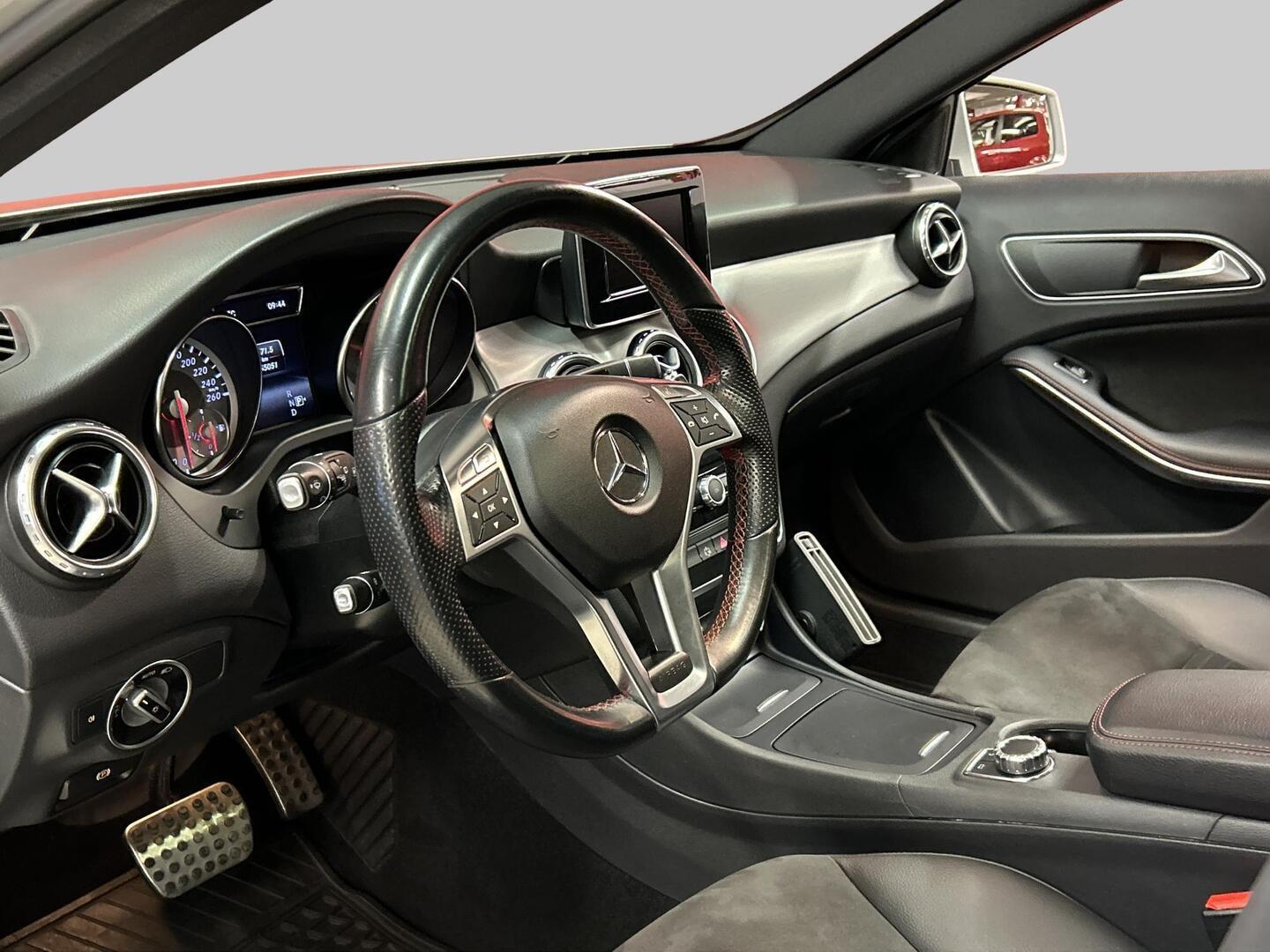 MERCEDES-BENZ GLA 2015