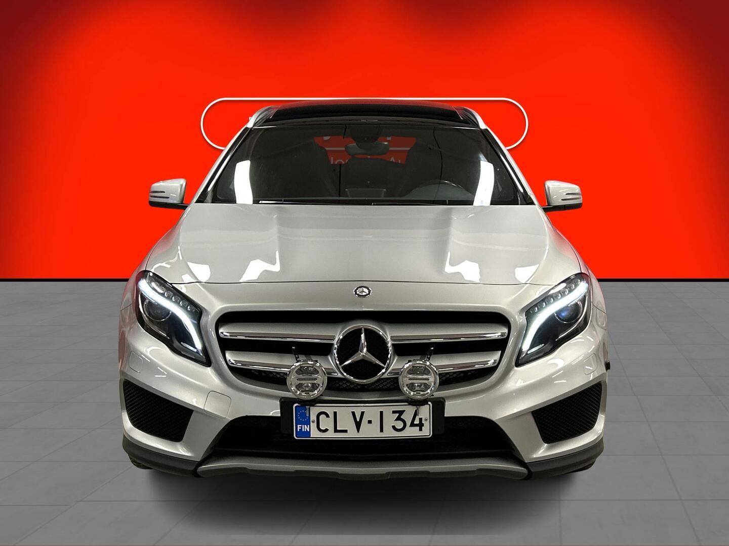 MERCEDES-BENZ GLA 2015