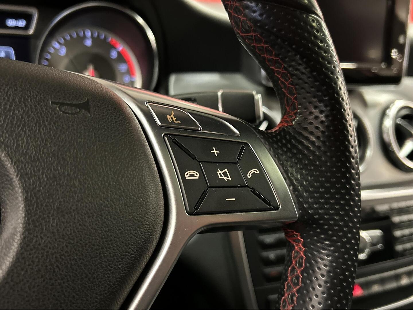 MERCEDES-BENZ GLA 2015