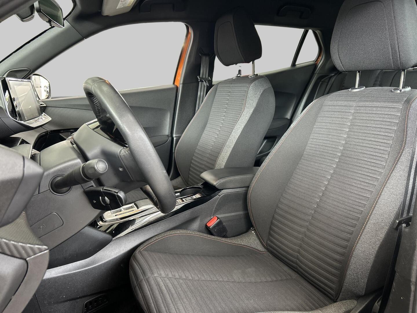 PEUGEOT e-2008 2023