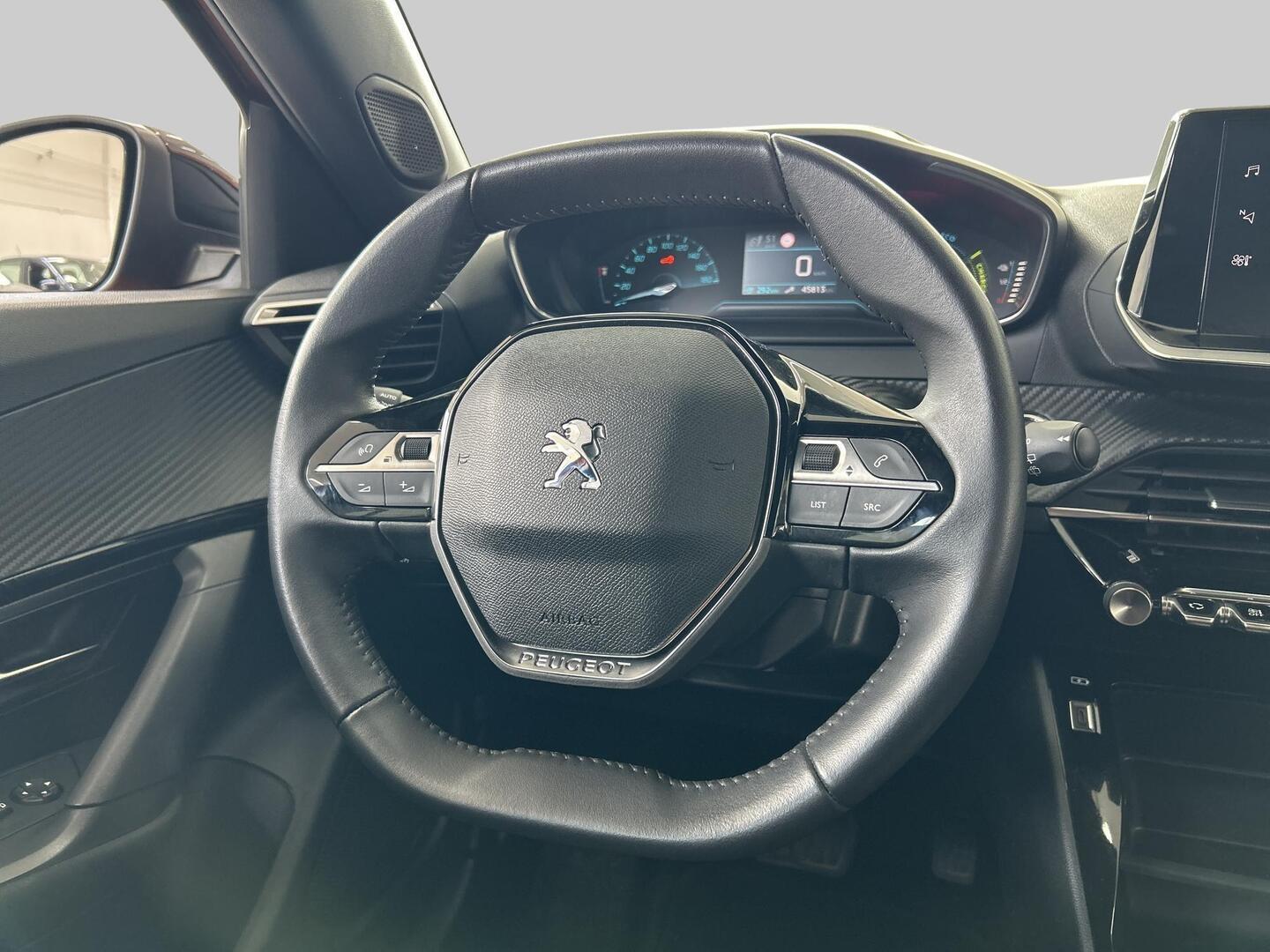 PEUGEOT e-2008 2023