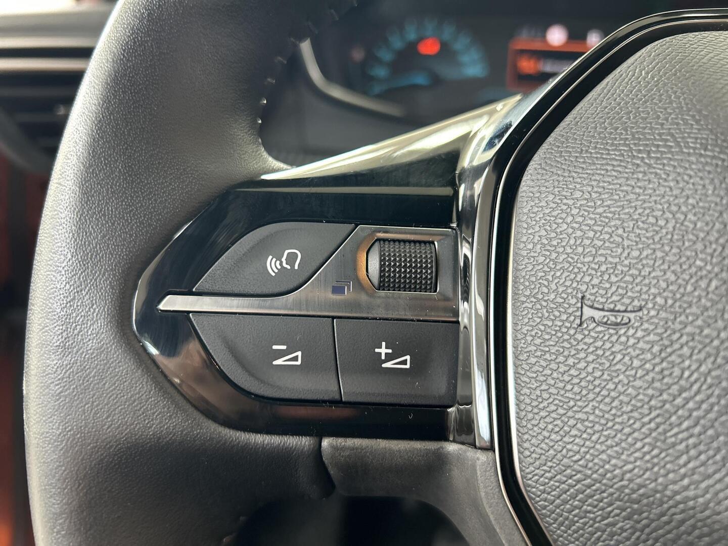 PEUGEOT e-2008 2023